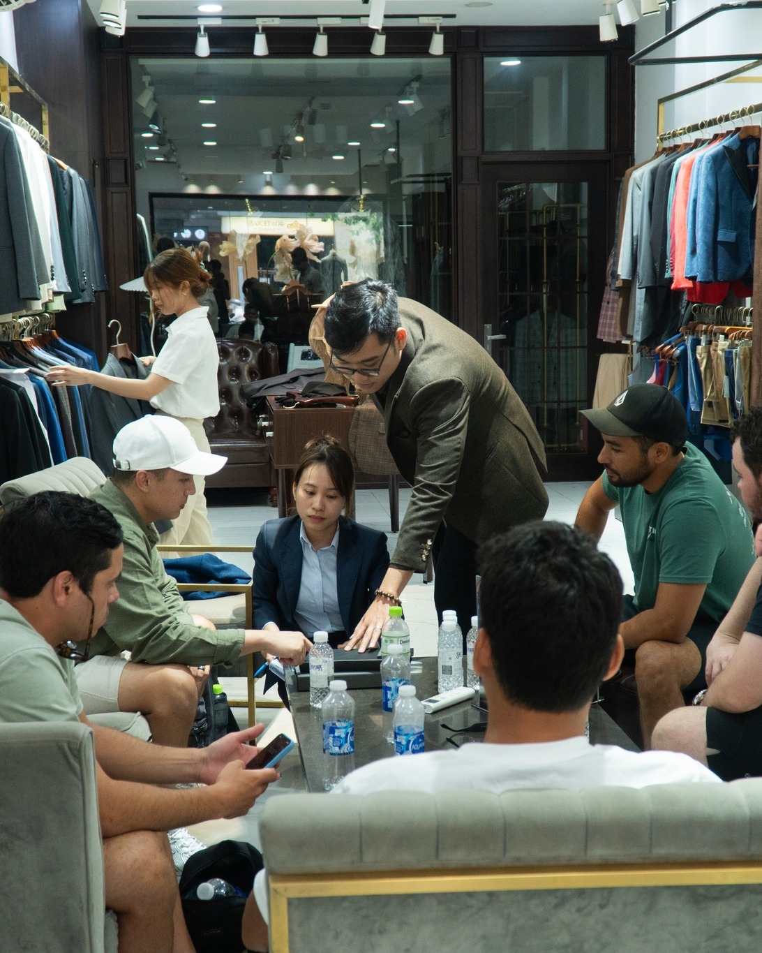 MONAMIE – KHÔNG CHỈ LÀ SUIT, MÀ LÀ NIỀM TIN CỦA KHÁCH HÀNG